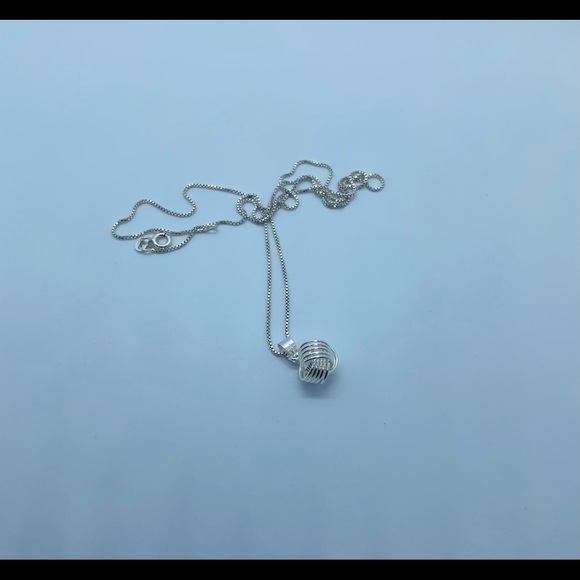 Sterling silver love knot necklace - Picture 6 of 9